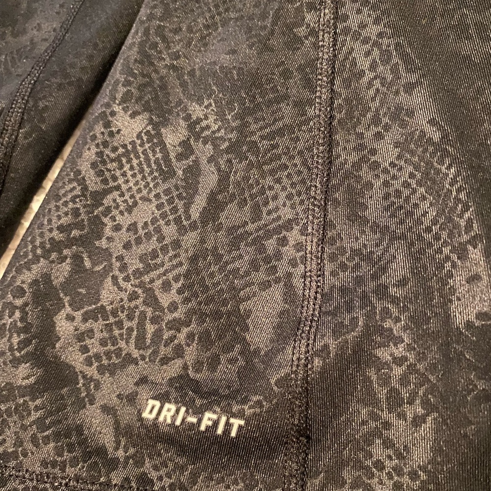 Nike black cheetah pullover dry-fit - Picture 3 of 4